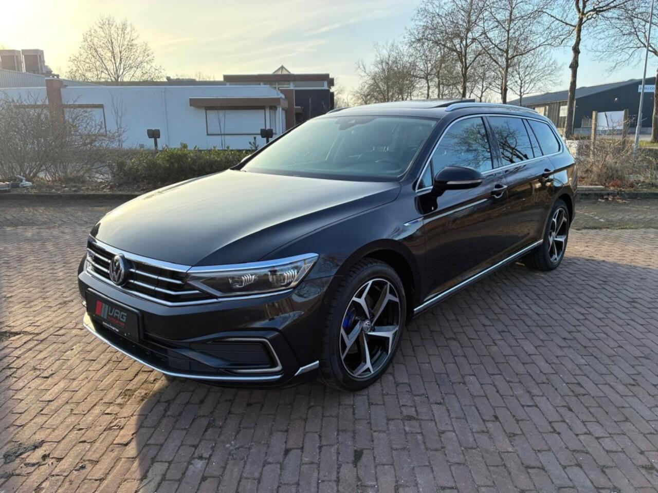 Volkswagen PASSAT 1.4 TSI GTE Hybride, Pano, Trekhaak, 360Â° Camera, Leder