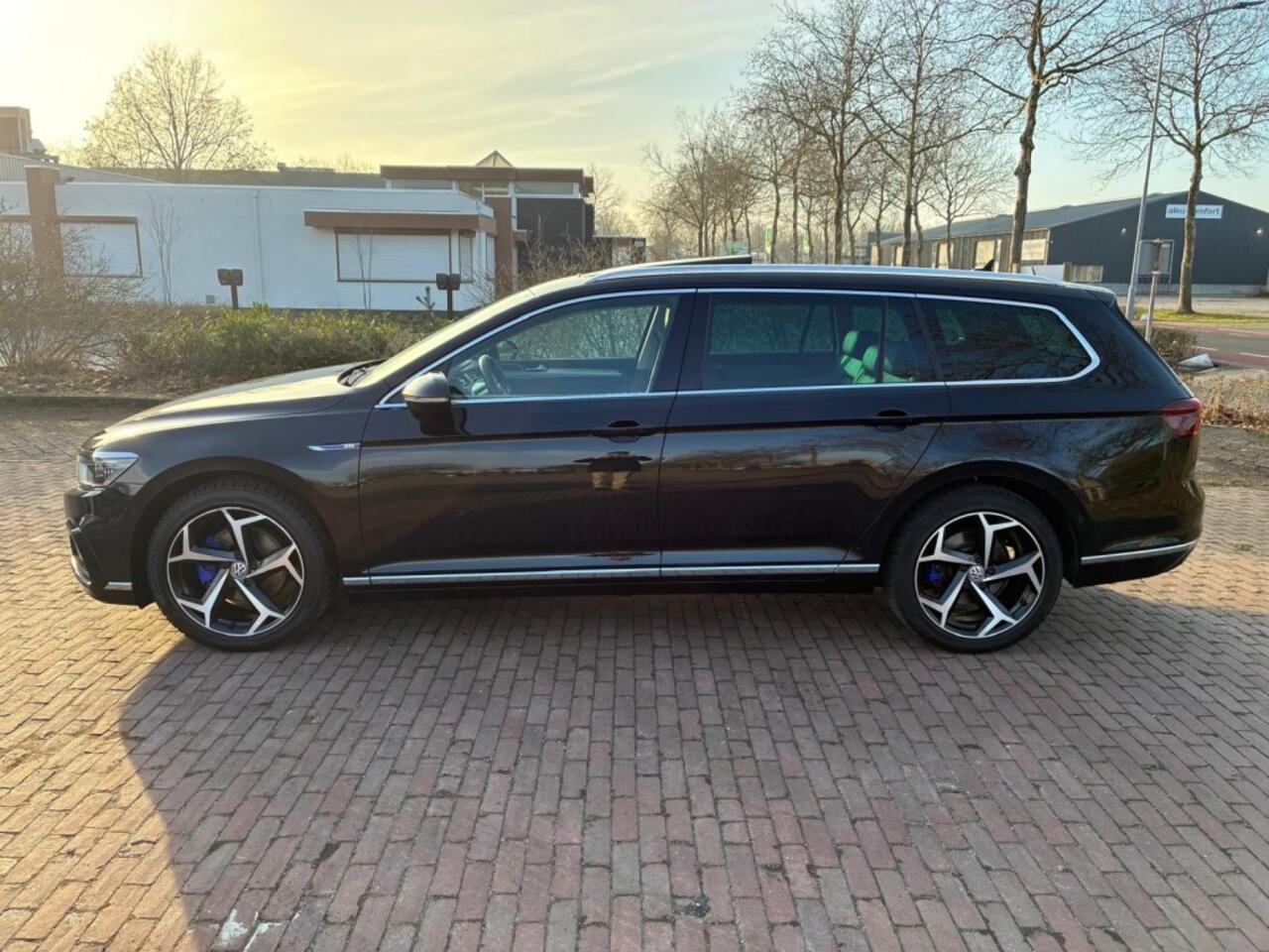 Volkswagen PASSAT 1.4 TSI GTE Hybride, Pano, Trekhaak, 360Â° Camera, Leder