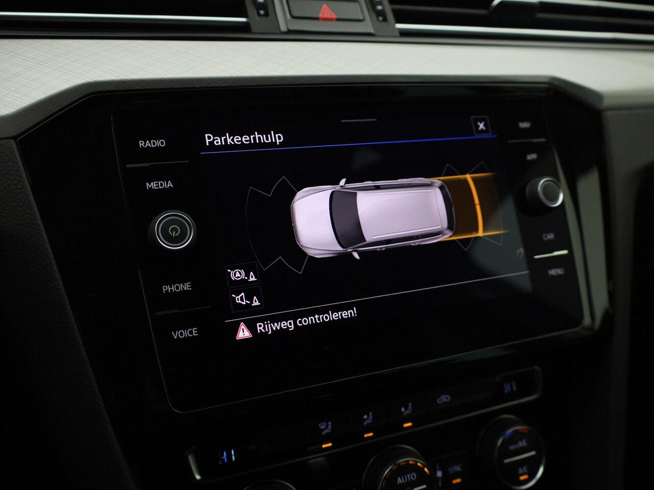 Volkswagen PASSAT Variant 1.5TSI/150PK DSG Comfort Business DSG · Navigatie · Trekhaak · Apple/Android Car Play ·