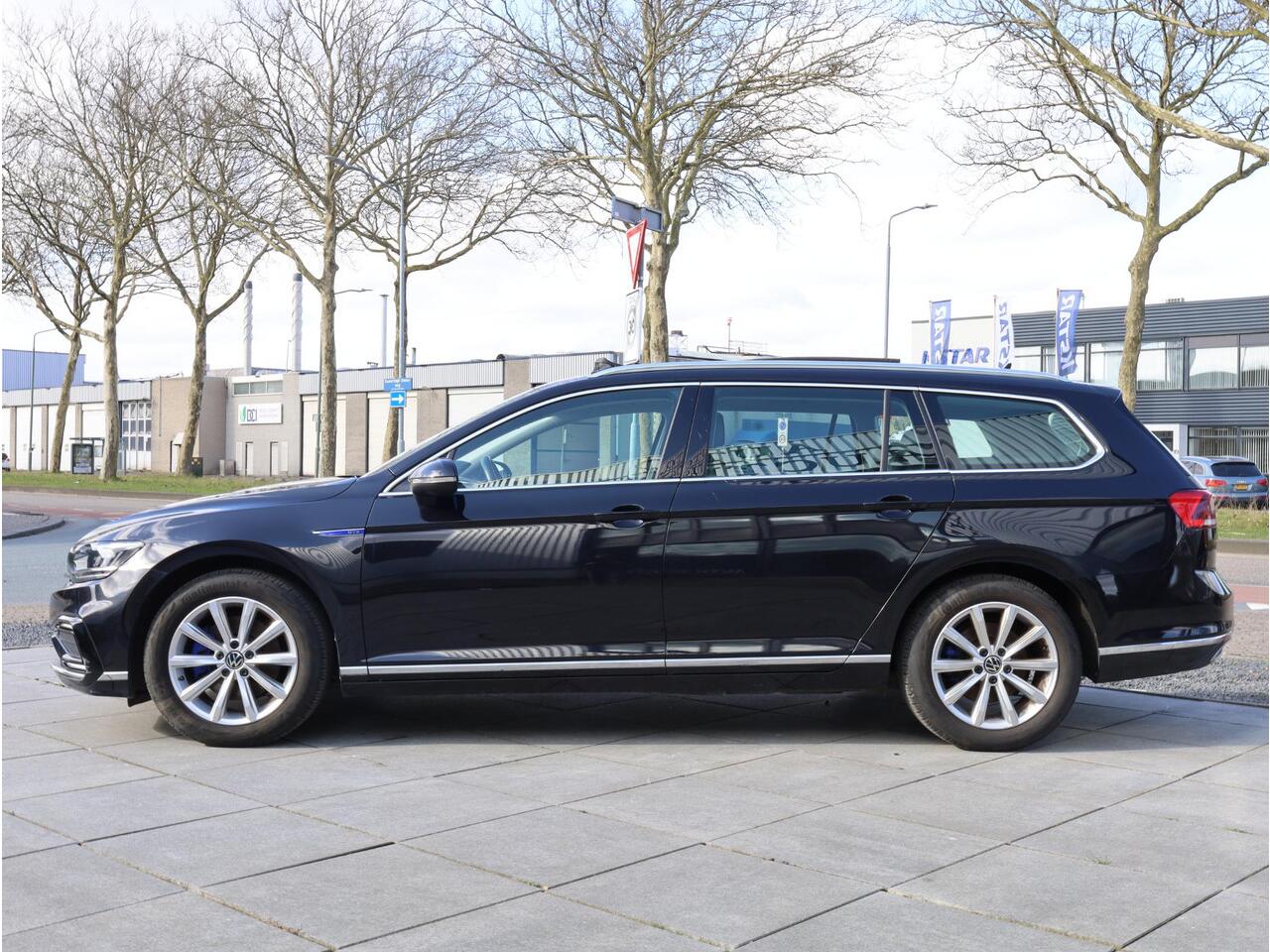 Volkswagen PASSAT Variant GTE 1.4 TSI PHEV 218PK | Panodak | Vol Leer | Head-up | Keyless Go & Entry | Camera | Virtual | Elektrische kofferklep |