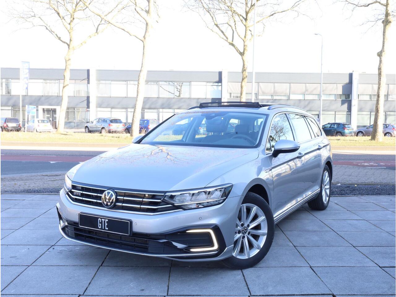 Volkswagen PASSAT Variant GTE 1.4 TSI PHEV 218PK | Panodak | Vol Leer | Camera | Adaptive Cruise | Stoel&Stuurverwarming |