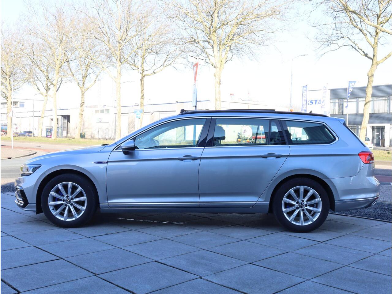 Volkswagen PASSAT Variant GTE 1.4 TSI PHEV 218PK | Panodak | Vol Leer | Camera | Adaptive Cruise | Stoel&Stuurverwarming |