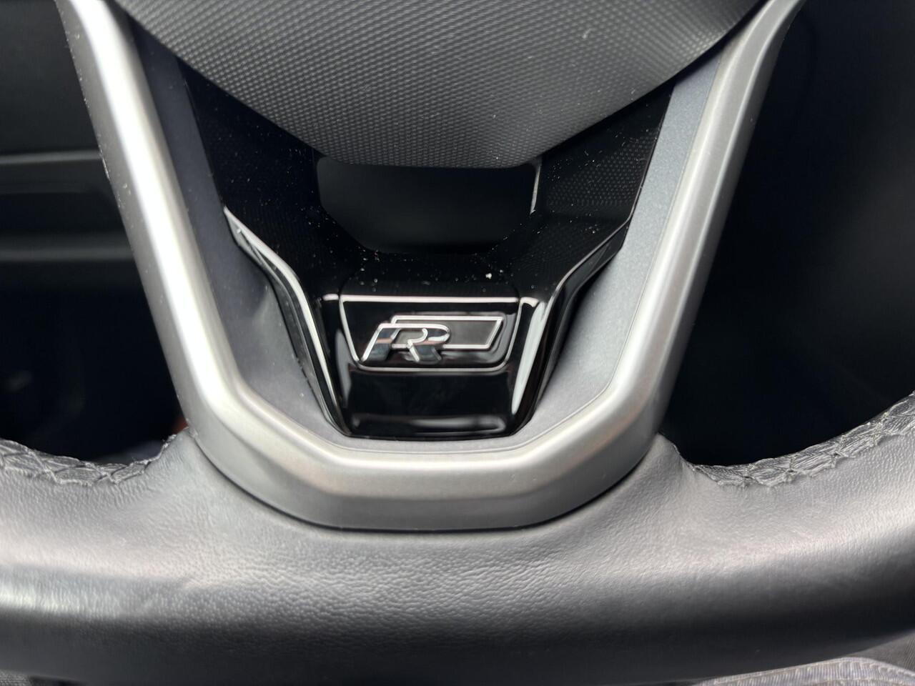 Volkswagen PASSAT Variant 1.5 TSI R-Line Business + Virtueel| Pano| Camera| PDC V+A| Trekhaak| App| Ergo stoel