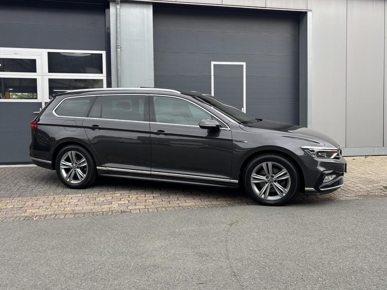 Volkswagen PASSAT Variant 1.5 TSI R-Line Business + Virtueel| Pano| Camera| PDC V+A| Trekhaak| App| Ergo stoel