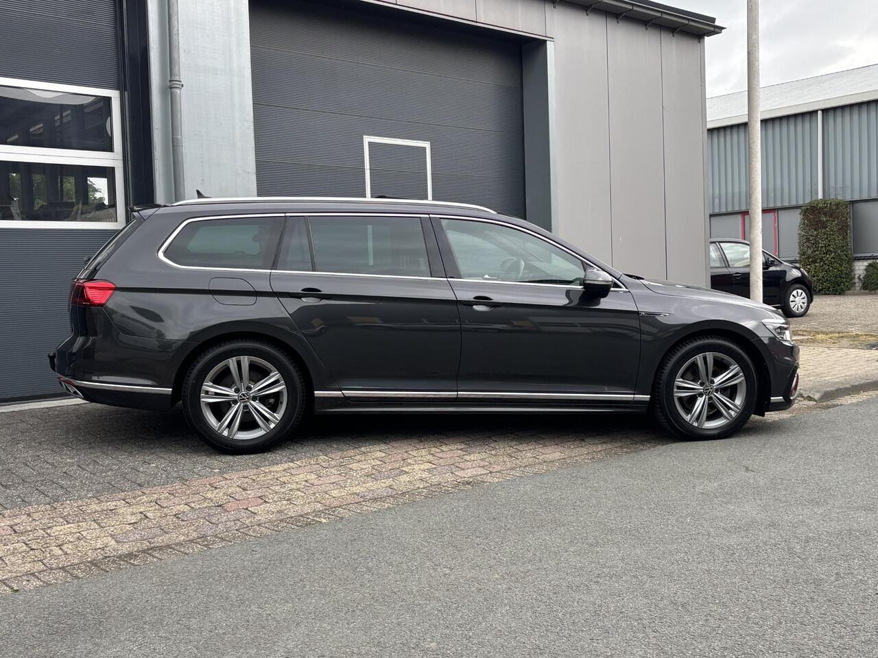 Volkswagen PASSAT Variant 1.5 TSI R-Line Business + Virtueel| Pano| Camera| PDC V+A| Trekhaak| App| Ergo stoel