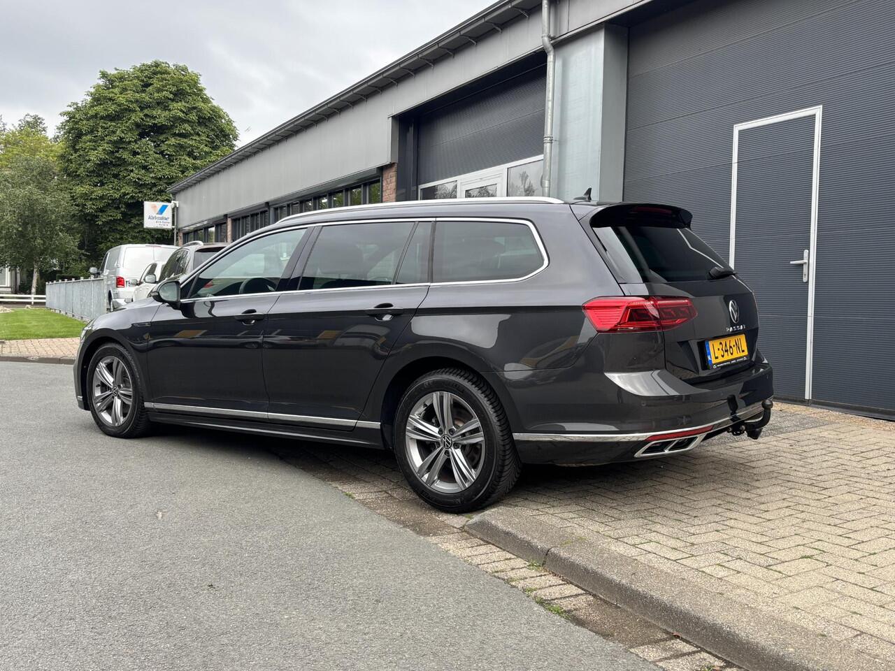 Volkswagen PASSAT Variant 1.5 TSI R-Line Business + Virtueel| Pano| Camera| PDC V+A| Trekhaak| App| Ergo stoel