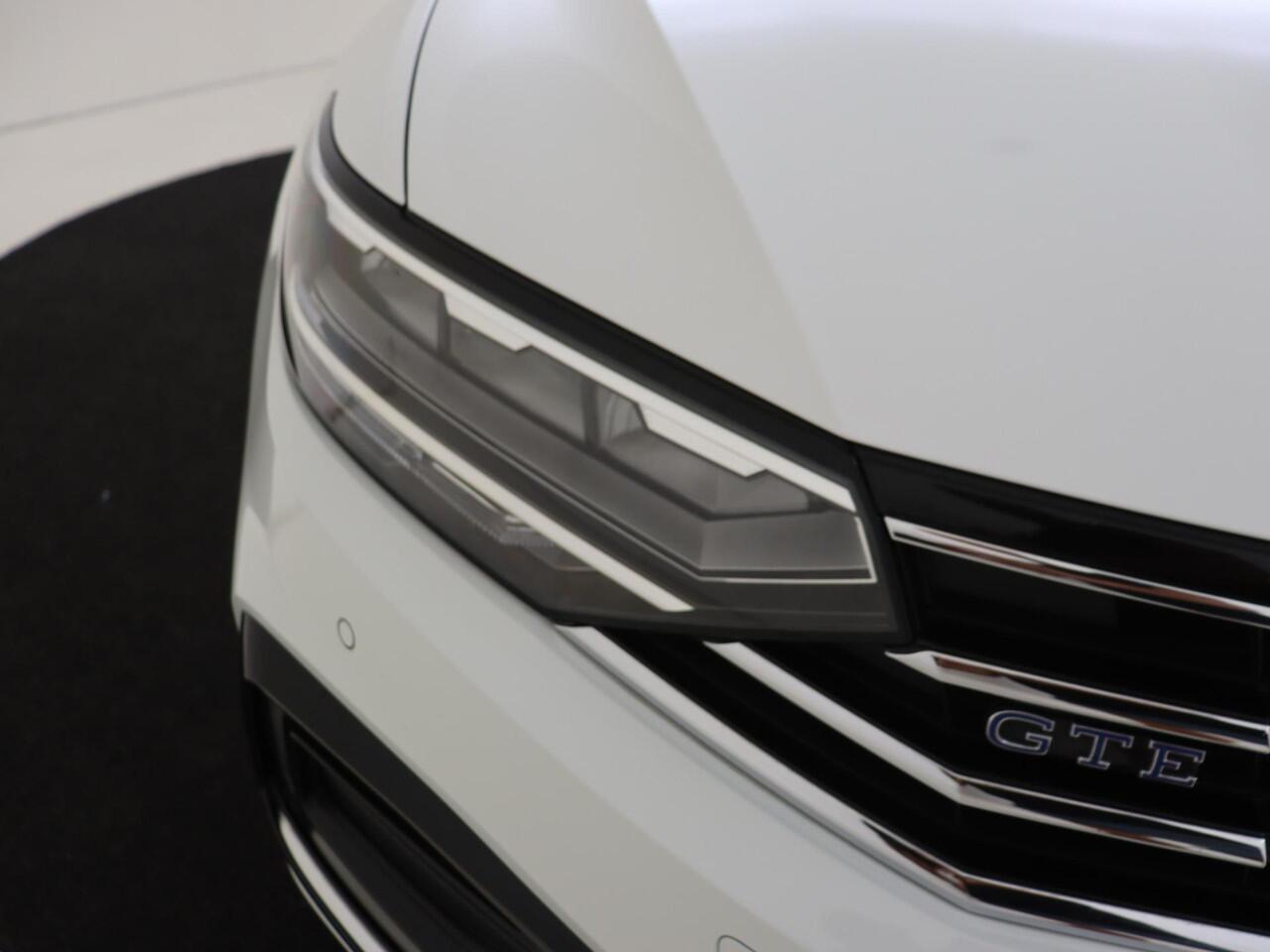 Volkswagen PASSAT Variant 1.4 TSI PHEV GTE | Navigatie | Adaptieve cruises control | Parkeersensoren | Keyless start | CarPlay | Bluetooth | Lane- en frontassist |