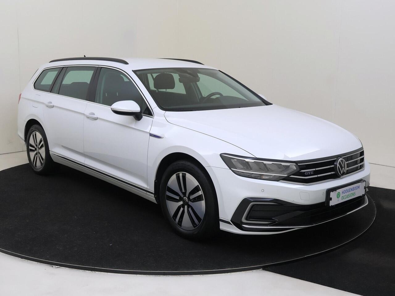Volkswagen PASSAT Variant 1.4 TSI PHEV GTE | Navigatie | Adaptieve cruises control | Parkeersensoren | Keyless start | CarPlay | Bluetooth | Lane- en frontassist |
