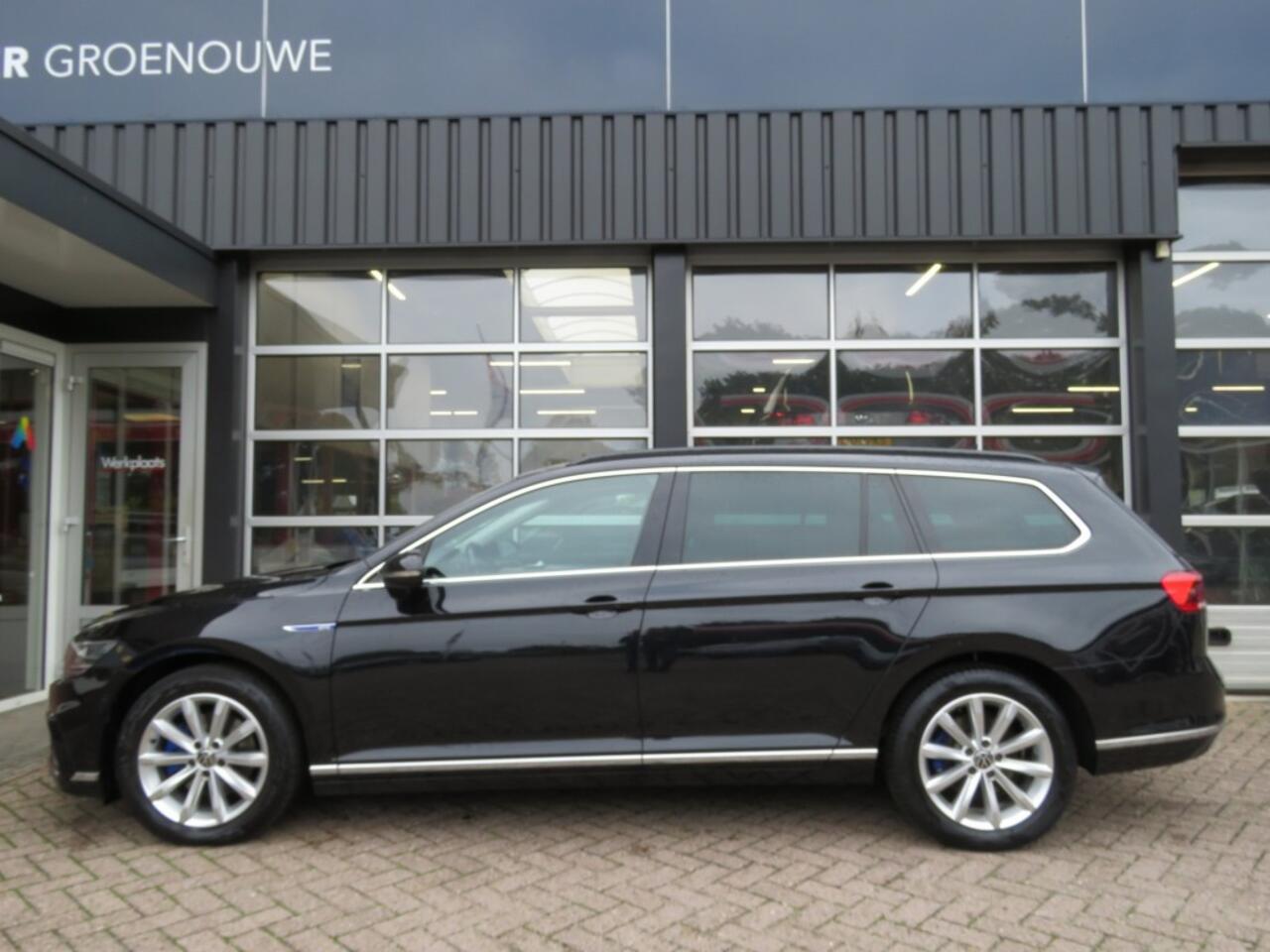 Volkswagen PASSAT 1.4 TSI PHEV GTE BNS / Pano / Wegklap.haak / Stoelverw. / Camera / BOVAG garantie