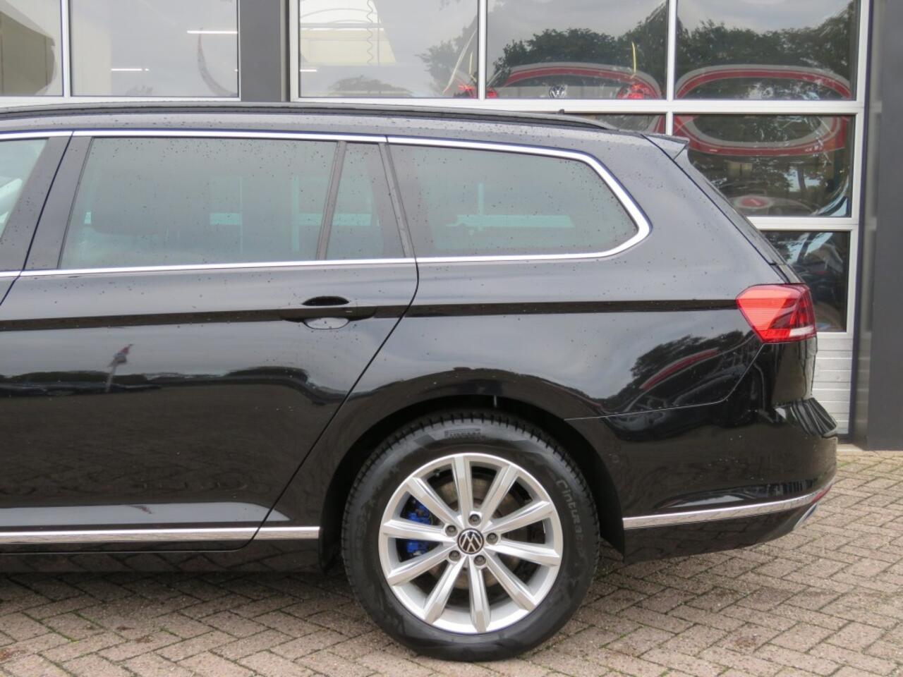 Volkswagen PASSAT 1.4 TSI PHEV GTE BNS / Pano / Wegklap.haak / Stoelverw. / Camera / BOVAG garantie