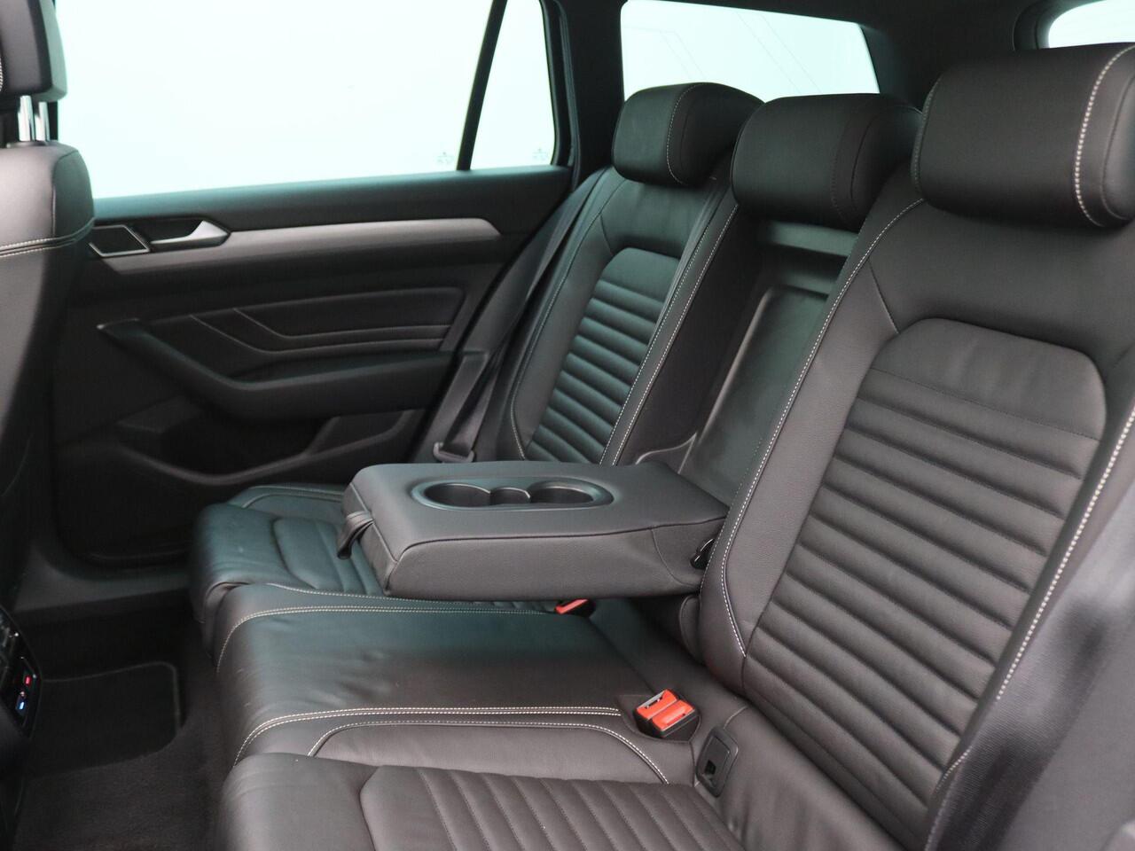 Volkswagen PASSAT Variant 1.4 TSI PHEV GTE Business 218PK DSG Pano-Schuifdak, Trekhaak, Achteruitrijcamera, Keyless, Side Assist, Stoel-Stuurverwarming, 18" LM Velgen, Adaptieve Cruise Control