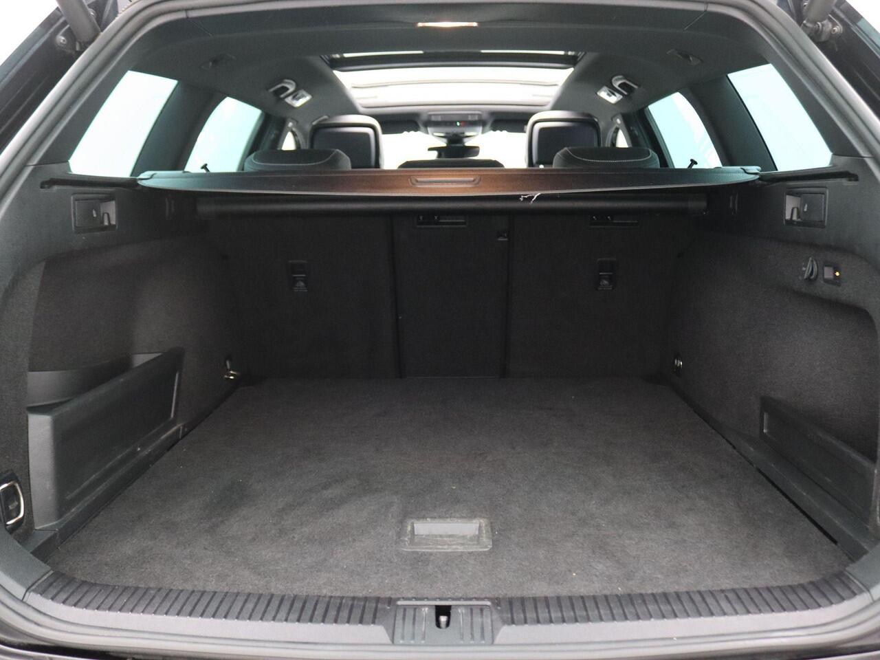 Volkswagen PASSAT Variant 1.4 TSI PHEV GTE Business 218PK DSG Pano-Schuifdak, Trekhaak, Achteruitrijcamera, Keyless, Side Assist, Stoel-Stuurverwarming, 18" LM Velgen, Adaptieve Cruise Control