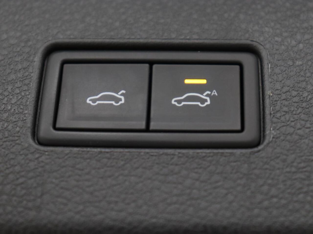 Volkswagen PASSAT 1.5 TSI Business | Stoelverwarming | Carplay | Trekhaak | Camera | Virtual Cockpit | Navigatie | Smartphone Entry | Adaptive cruise | Full LED