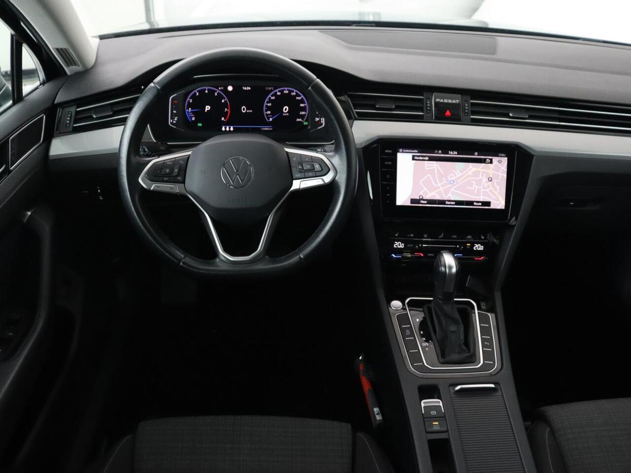 Volkswagen PASSAT 1.5 TSI Business | Stoelverwarming | Carplay | Trekhaak | Camera | Virtual Cockpit | Navigatie | Smartphone Entry | Adaptive cruise | Full LED