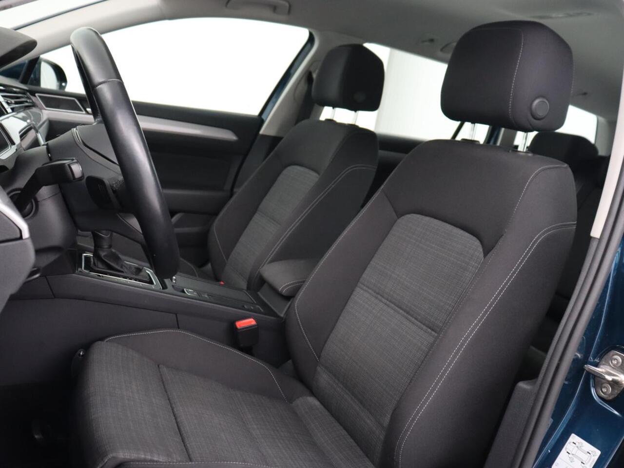 Volkswagen PASSAT 1.5 TSI Business | Stoelverwarming | Carplay | Trekhaak | Camera | Virtual Cockpit | Navigatie | Smartphone Entry | Adaptive cruise | Full LED