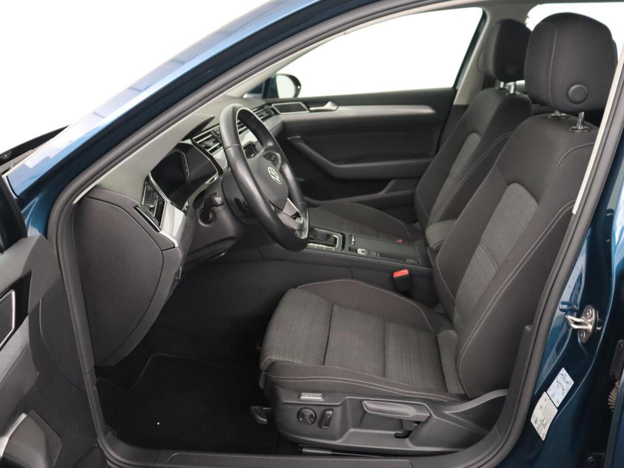 Volkswagen PASSAT 1.5 TSI Business | Stoelverwarming | Carplay | Trekhaak | Camera | Virtual Cockpit | Navigatie | Smartphone Entry | Adaptive cruise | Full LED