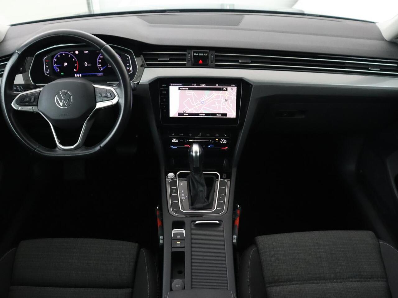 Volkswagen PASSAT 1.5 TSI Business | Stoelverwarming | Carplay | Trekhaak | Camera | Virtual Cockpit | Navigatie | Smartphone Entry | Adaptive cruise | Full LED