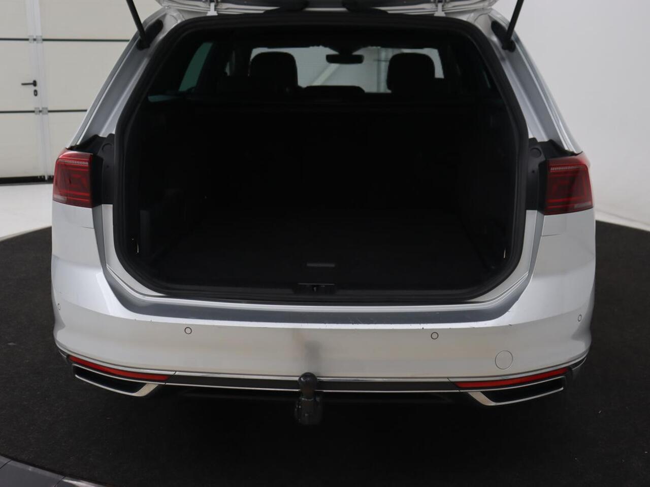 Volkswagen PASSAT 1.4 TSI PHEV GTE | Head-Up | Stoelverwarming | Trekhaak | Leder/Alcantara | Camera | Massage | Virtual Cockpit | Adaptive cruise | Matrix LED | Carplay | Side Assist | Navigatie | Plug In