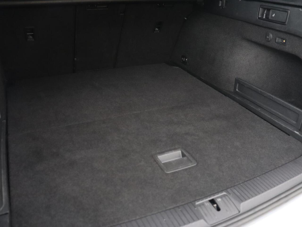 Volkswagen PASSAT 1.4 TSI PHEV GTE | Head-Up | Stoelverwarming | Trekhaak | Leder/Alcantara | Camera | Massage | Virtual Cockpit | Adaptive cruise | Matrix LED | Carplay | Side Assist | Navigatie | Plug In