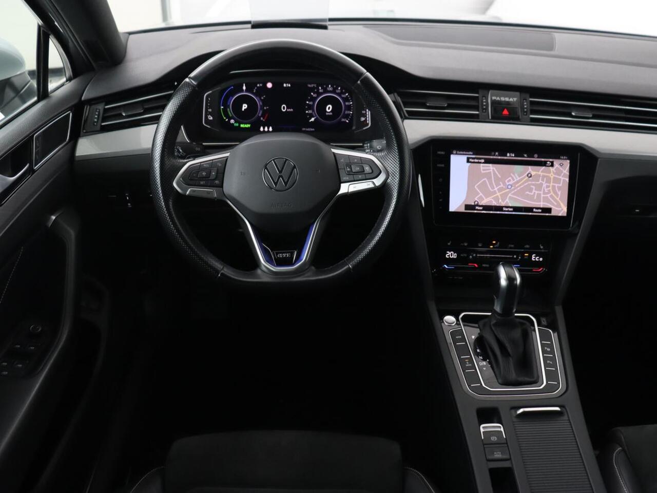 Volkswagen PASSAT 1.4 TSI PHEV GTE | Head-Up | Stoelverwarming | Trekhaak | Leder/Alcantara | Camera | Massage | Virtual Cockpit | Adaptive cruise | Matrix LED | Carplay | Side Assist | Navigatie | Plug In