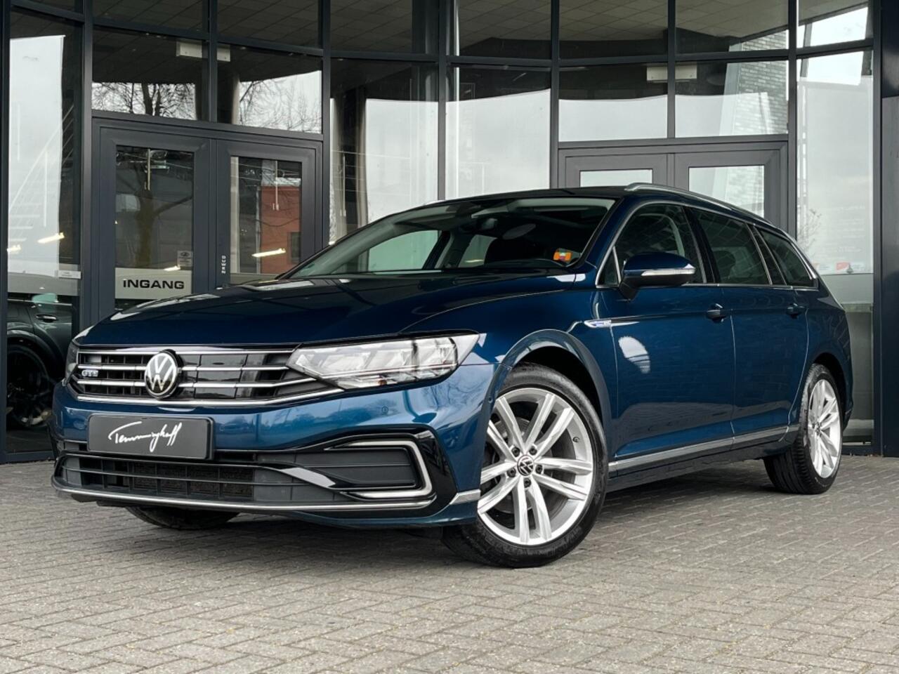 Volkswagen PASSAT VARIANT 1.4 TSI PHEV GTE - PANO - HEAD UP - CAMERA