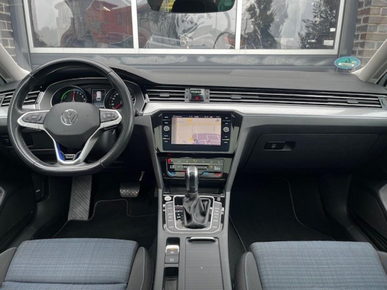 Volkswagen PASSAT VARIANT 1.4 TSI PHEV GTE - PANO - HEAD UP - CAMERA