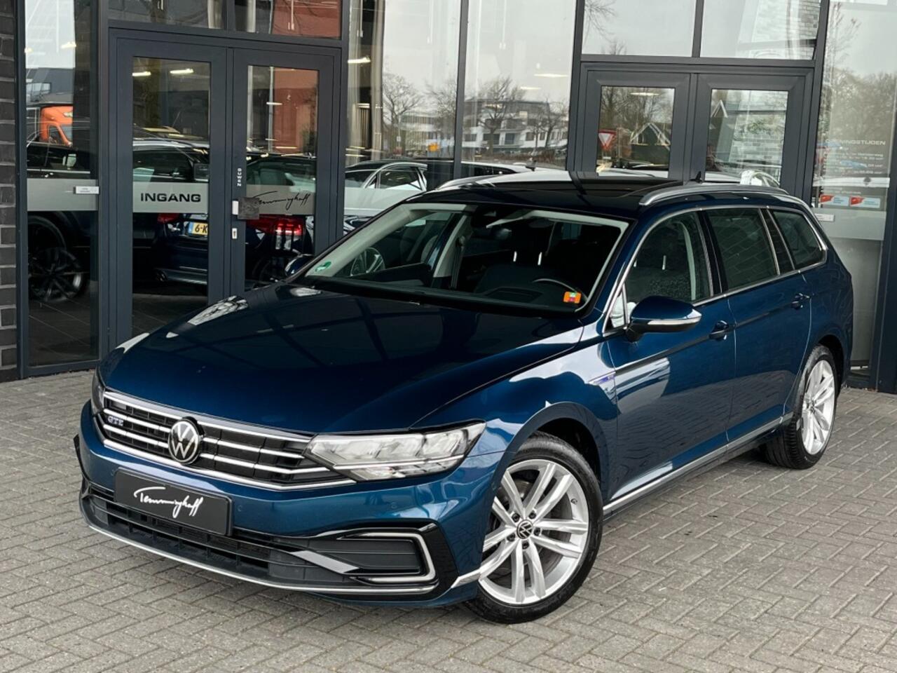 Volkswagen PASSAT VARIANT 1.4 TSI PHEV GTE - PANO - HEAD UP - CAMERA