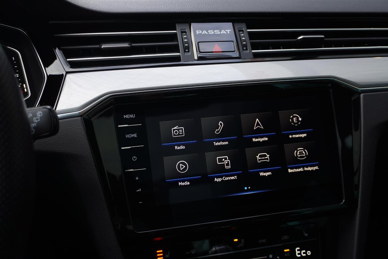 Volkswagen PASSAT Variant 1.4 TSI PHEV GTE Business | NAPPA LEDER | PANORAMADAK | ELEK. TREKHAAK | CAMERA | NAVI | HEAD UP | ACC | 18 INCH