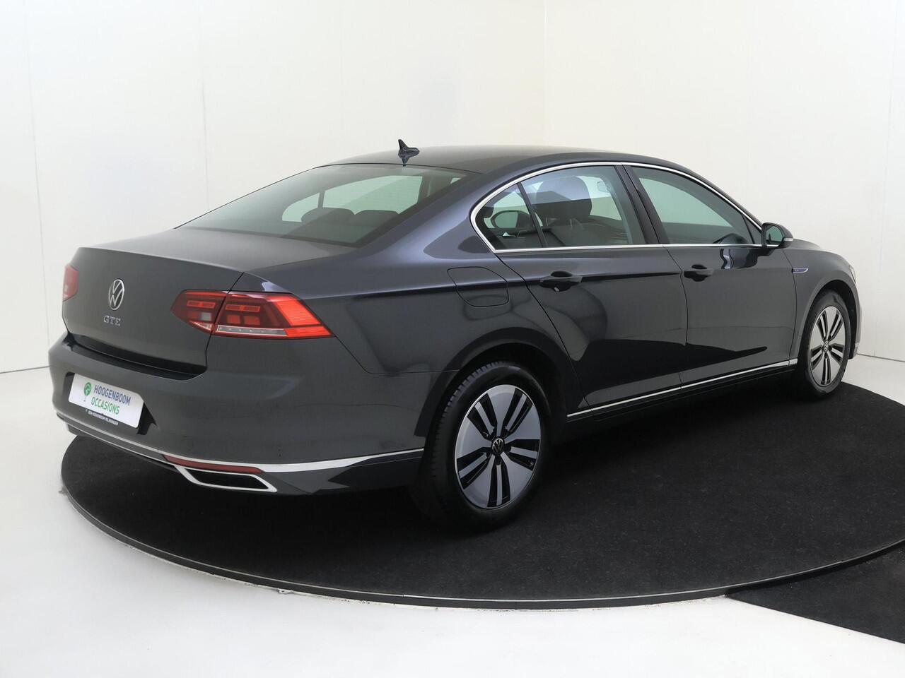 Volkswagen PASSAT 1.4 TSI PHEV GTE Business | SoH 97% | Achteruitrijcamera | 3-zone airco | Adaptieve cruise control | CarPlay | Stoelverwarming | Navigatie |