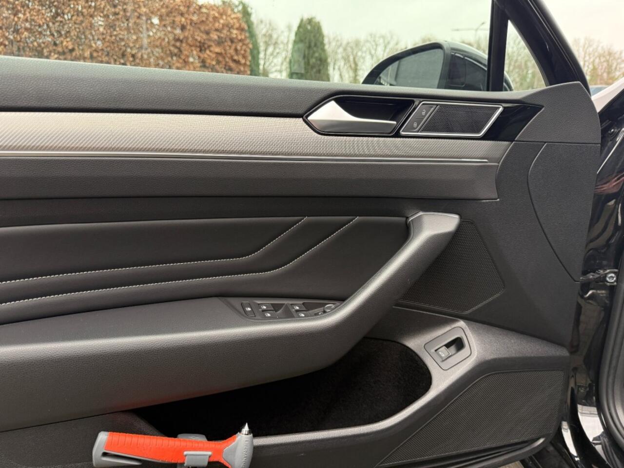 Volkswagen PASSAT 1.5 TSI R-LINE,Vol Leer,LED,Schuifdak,Digi Displ.,Cam,Trekhk afn.,BLIS,