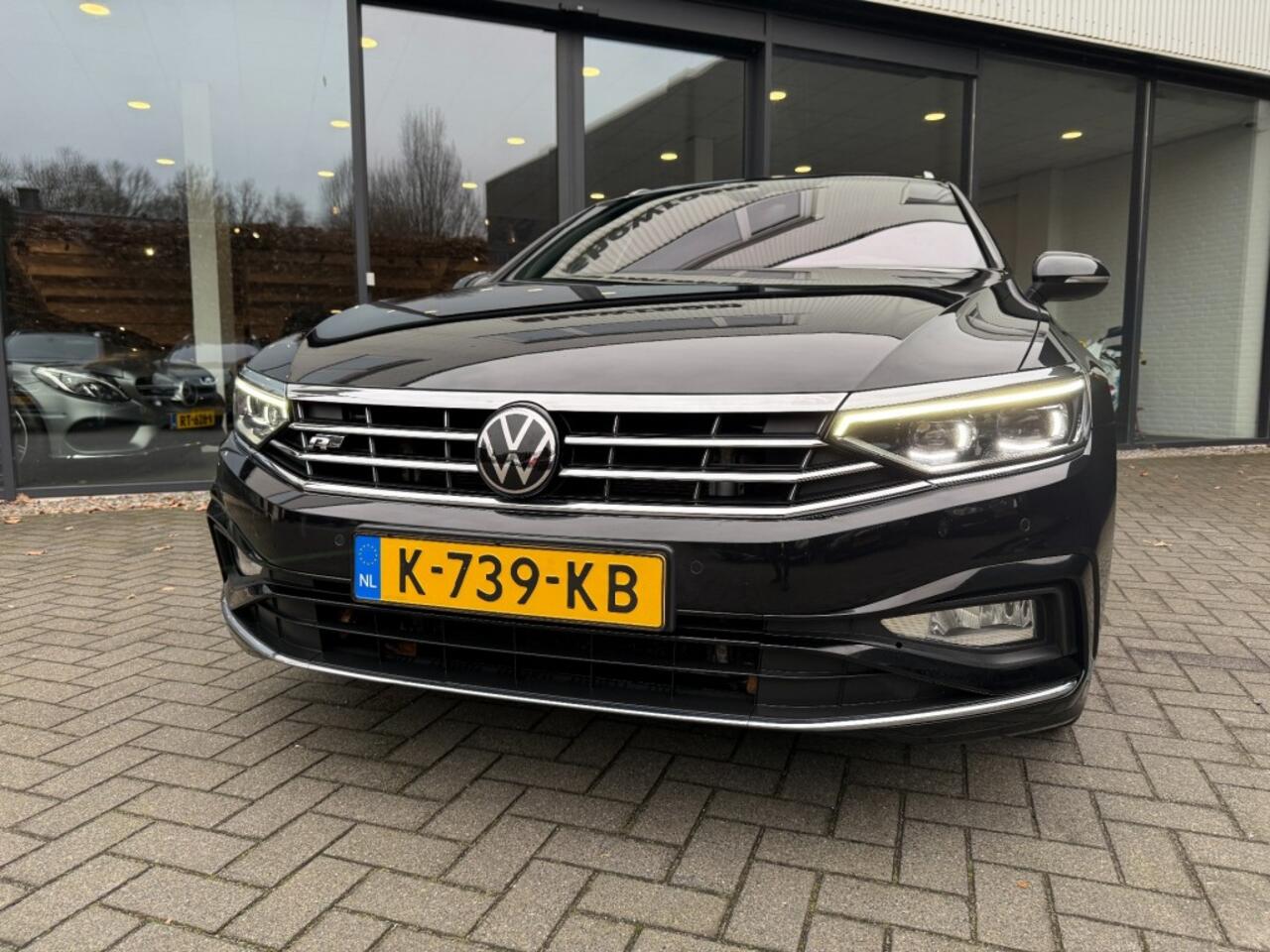 Volkswagen PASSAT 1.5 TSI R-LINE,Vol Leer,LED,Schuifdak,Digi Displ.,Cam,Trekhk afn.,BLIS,