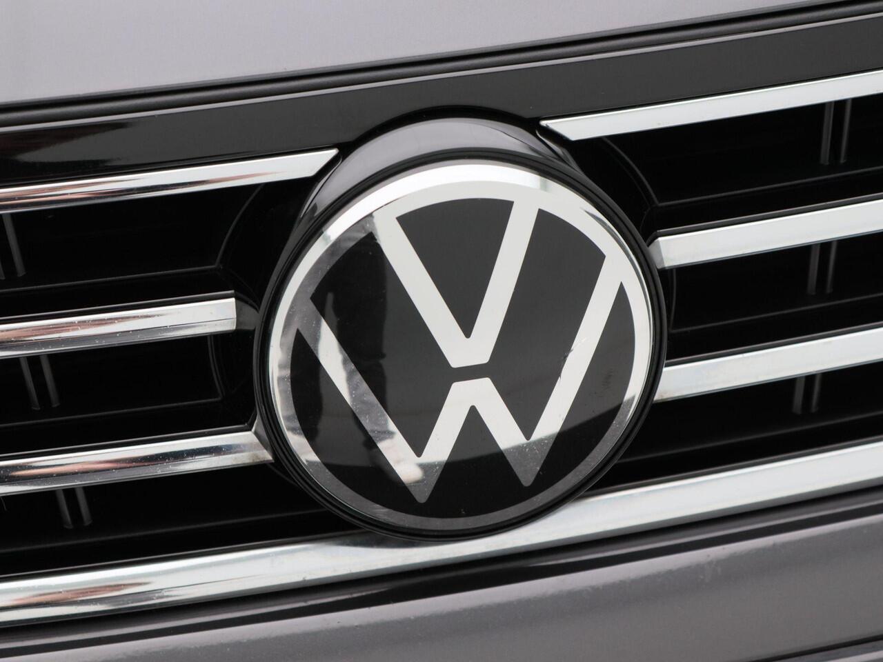 Volkswagen PASSAT Variant 1.5 TSi 150 Pk Automaat Business | Adaptive Cruise | Climate Control | Camera | Trekhaak | Navigatie | Stoelverwarming | 18 Inch