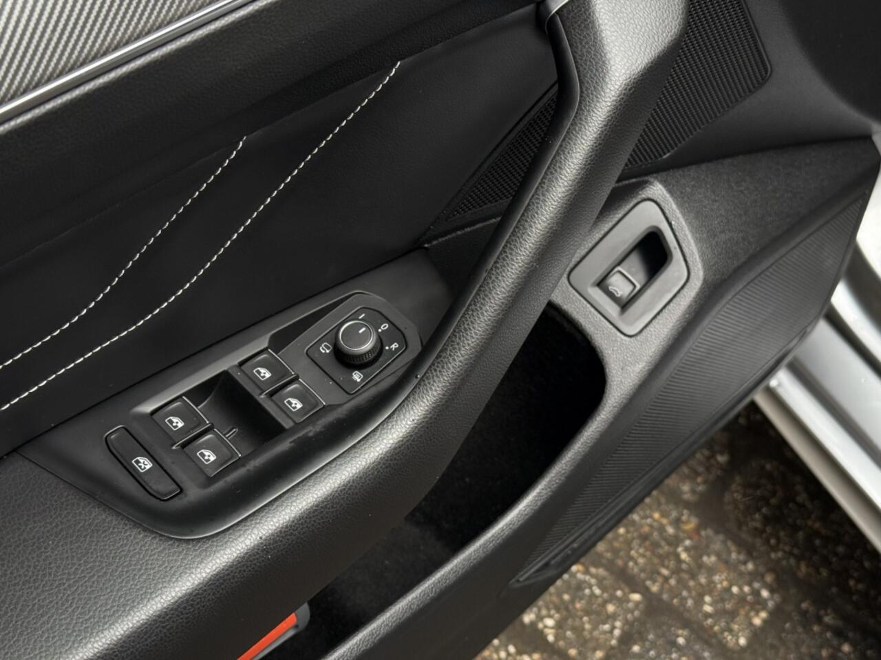 Volkswagen PASSAT Variant 1.5 TSI R-Line leer/panodak/2x R-Line