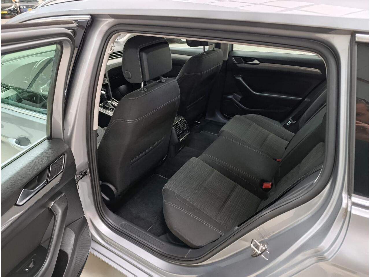 Volkswagen PASSAT Variant 1.5 TSI Business Ecc | Pdc | virual cockpit | Trekhaak