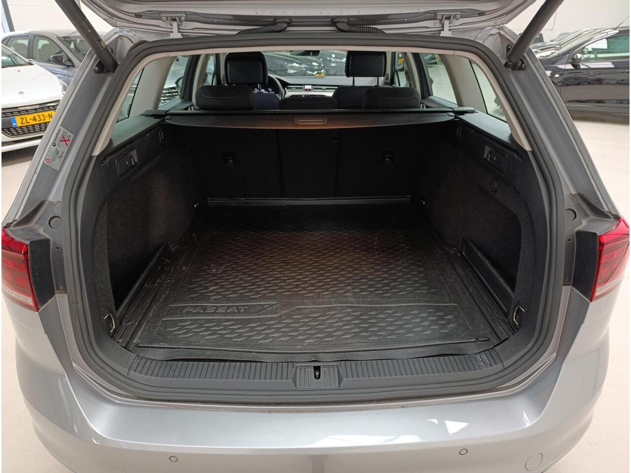 Volkswagen PASSAT Variant 1.5 TSI Business Ecc | Pdc | virual cockpit | Trekhaak