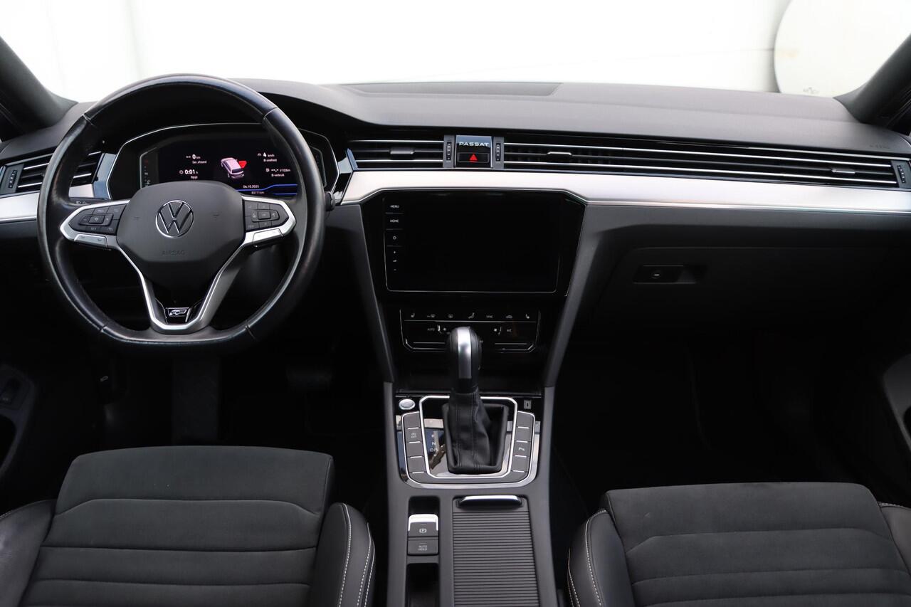Volkswagen PASSAT Variant 1.5 TSI R-Line Business + 150pk DSG7 | Stoelverwarming | Carplay | Camera | IQ. Drive