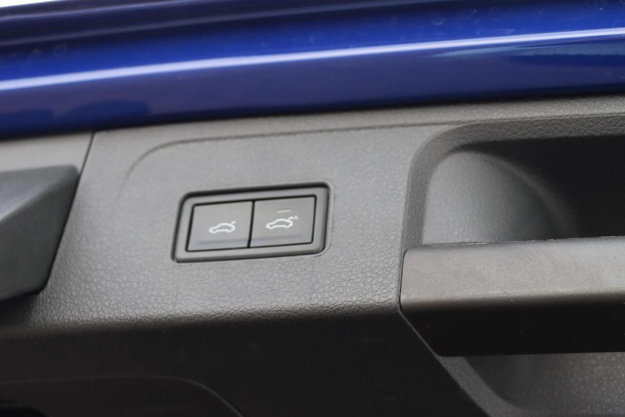 Volkswagen PASSAT Variant 1.5 TSI R-Line Business + 150pk DSG7 | Stoelverwarming | Carplay | Camera | IQ. Drive