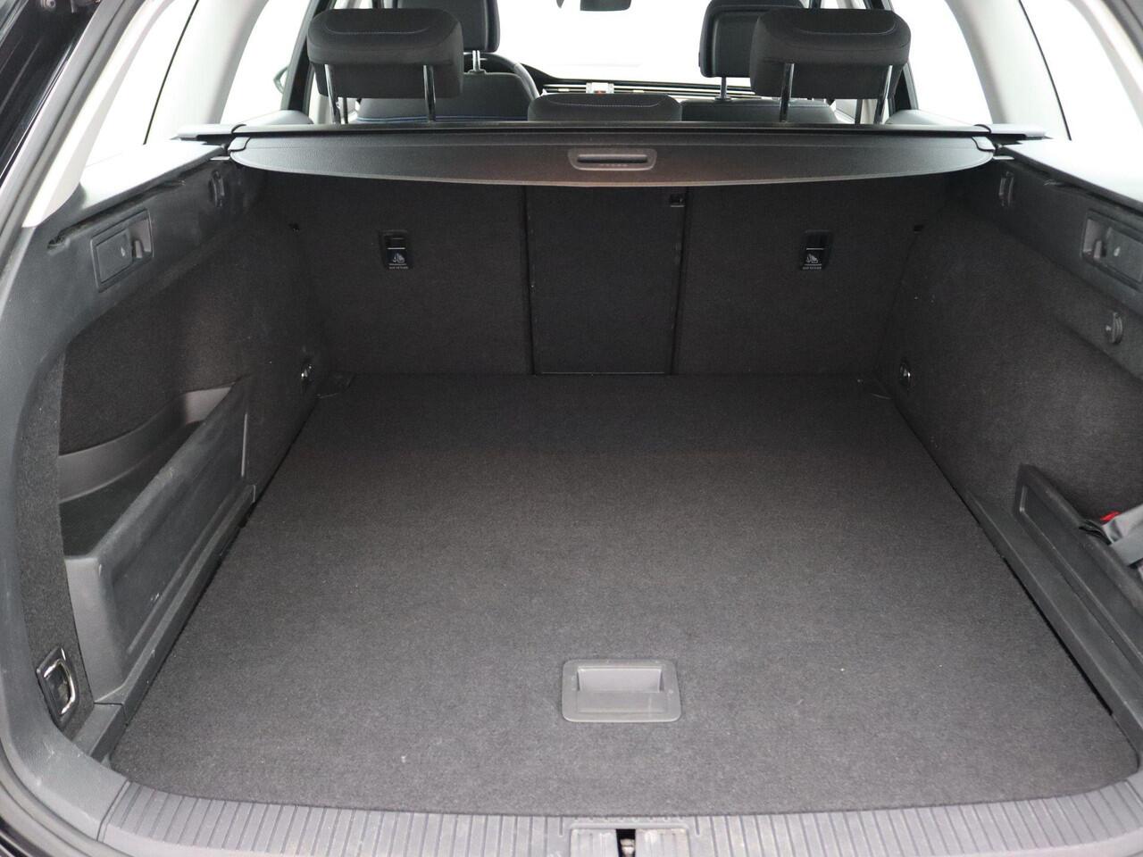 Volkswagen PASSAT Variant 1.4 TSI PHEV GTE Business 218PK DSG Achteruitrijcamera, Adaptieve Cruise Controle, Elektrische Achterklep, Stoelverwarming, Navi, 17" LM Velgen