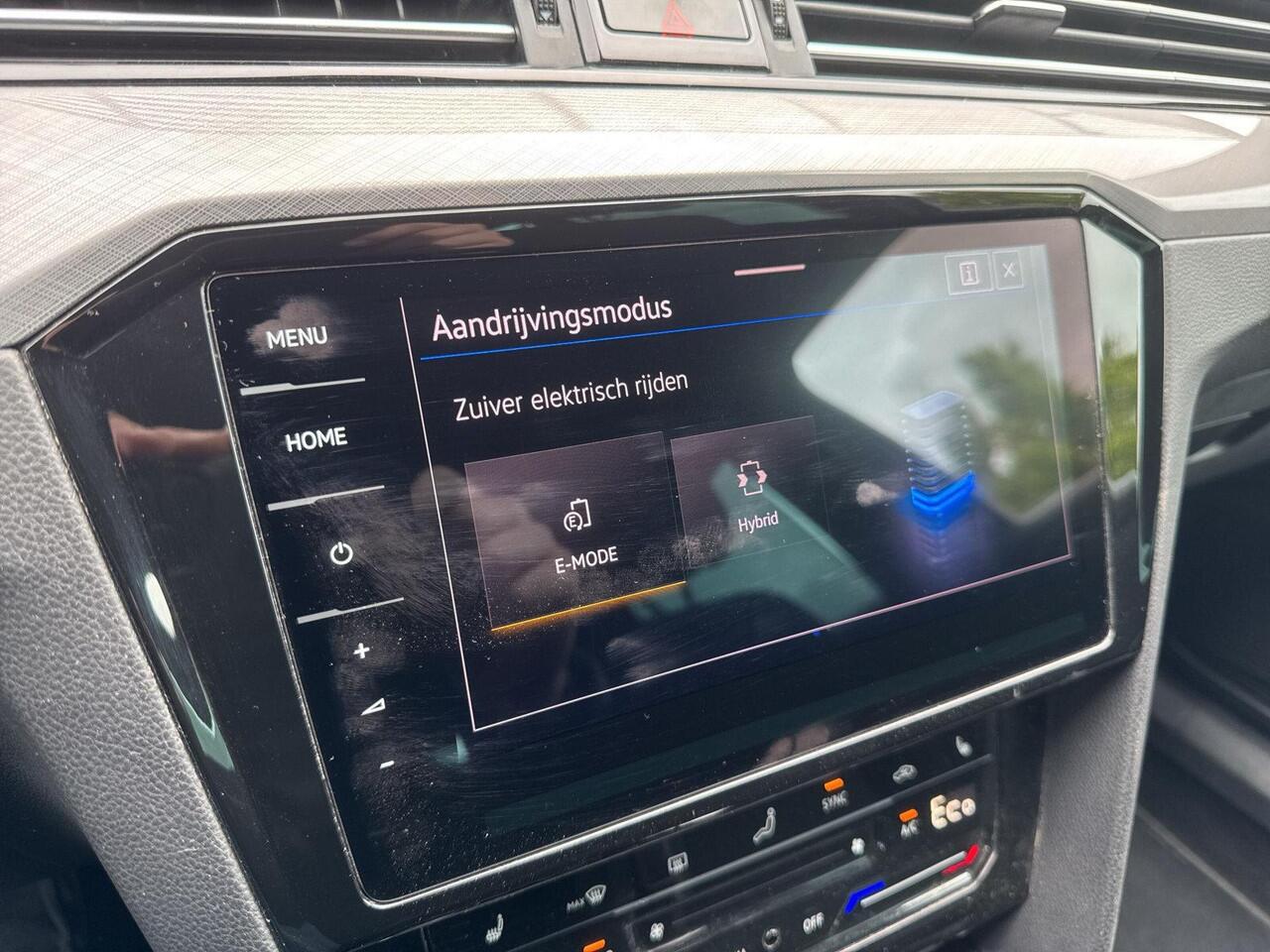 Volkswagen PASSAT Variant 1.4 TSI PHEV GTE Business | 218 pk | Trekhaak | Pano Dak | ERGO Massage | App Connect |