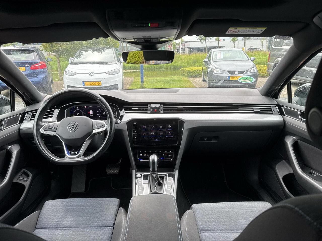 Volkswagen PASSAT Variant 1.4 TSI PHEV GTE Business | 218 pk | Trekhaak | Pano Dak | ERGO Massage | App Connect |