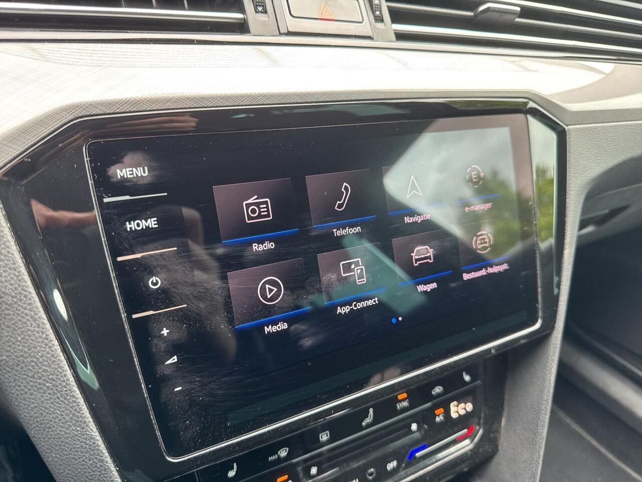 Volkswagen PASSAT Variant 1.4 TSI PHEV GTE Business | 218 pk | Trekhaak | Pano Dak | ERGO Massage | App Connect |