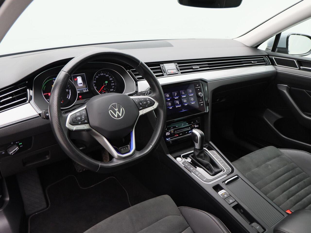 Volkswagen PASSAT Variant 1.4 TSi 218 Pk Automaat PHEV GTE Business | Panoramadak | 17 Inch | Winterpakket | Alcantara | Camera | Privacy Glass | 87.780 Km!!