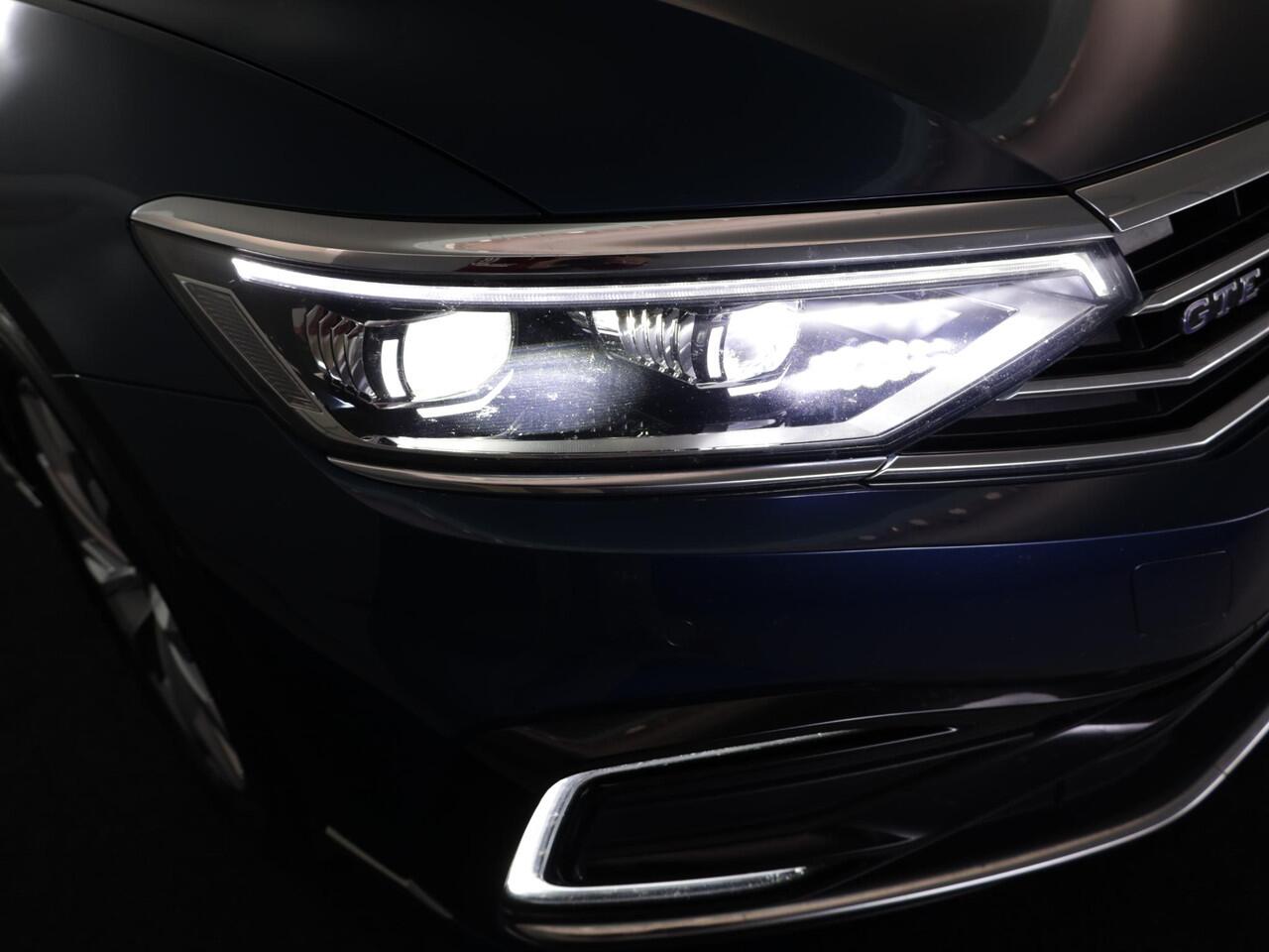 Volkswagen PASSAT Variant 1.4 TSI PHEV GTE Business 218 pk Automaat (DSG) | Navigatie | Panoramadak | Parkeersensoren (Park assist) | Achteruitrijcamera | Matrix LED koplampen | Stoelverwarming |