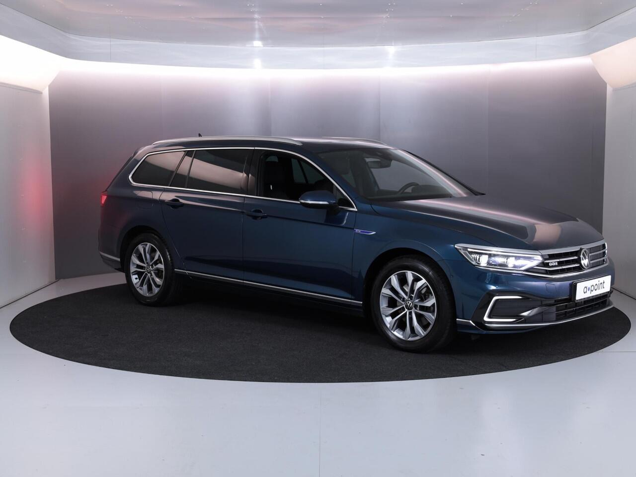 Volkswagen PASSAT Variant 1.4 TSI PHEV GTE Business 218 pk Automaat (DSG) | Navigatie | Panoramadak | Parkeersensoren (Park assist) | Achteruitrijcamera | Matrix LED koplampen | Stoelverwarming |