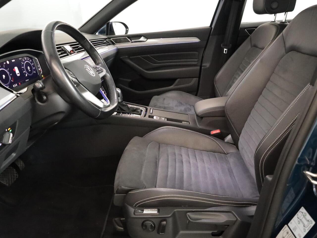 Volkswagen PASSAT Variant 1.4 TSI PHEV GTE Business 218 pk Automaat (DSG) | Navigatie | Panoramadak | Parkeersensoren (Park assist) | Achteruitrijcamera | Matrix LED koplampen | Stoelverwarming |