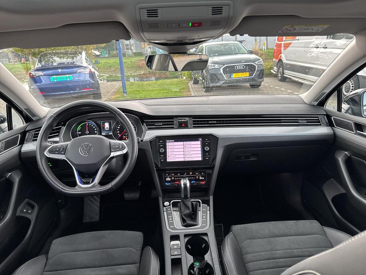 Volkswagen PASSAT Variant 1.4 TSI PHEV GTE Business | 218 pk | Pano Dak | Trekhaak | IQ Light |