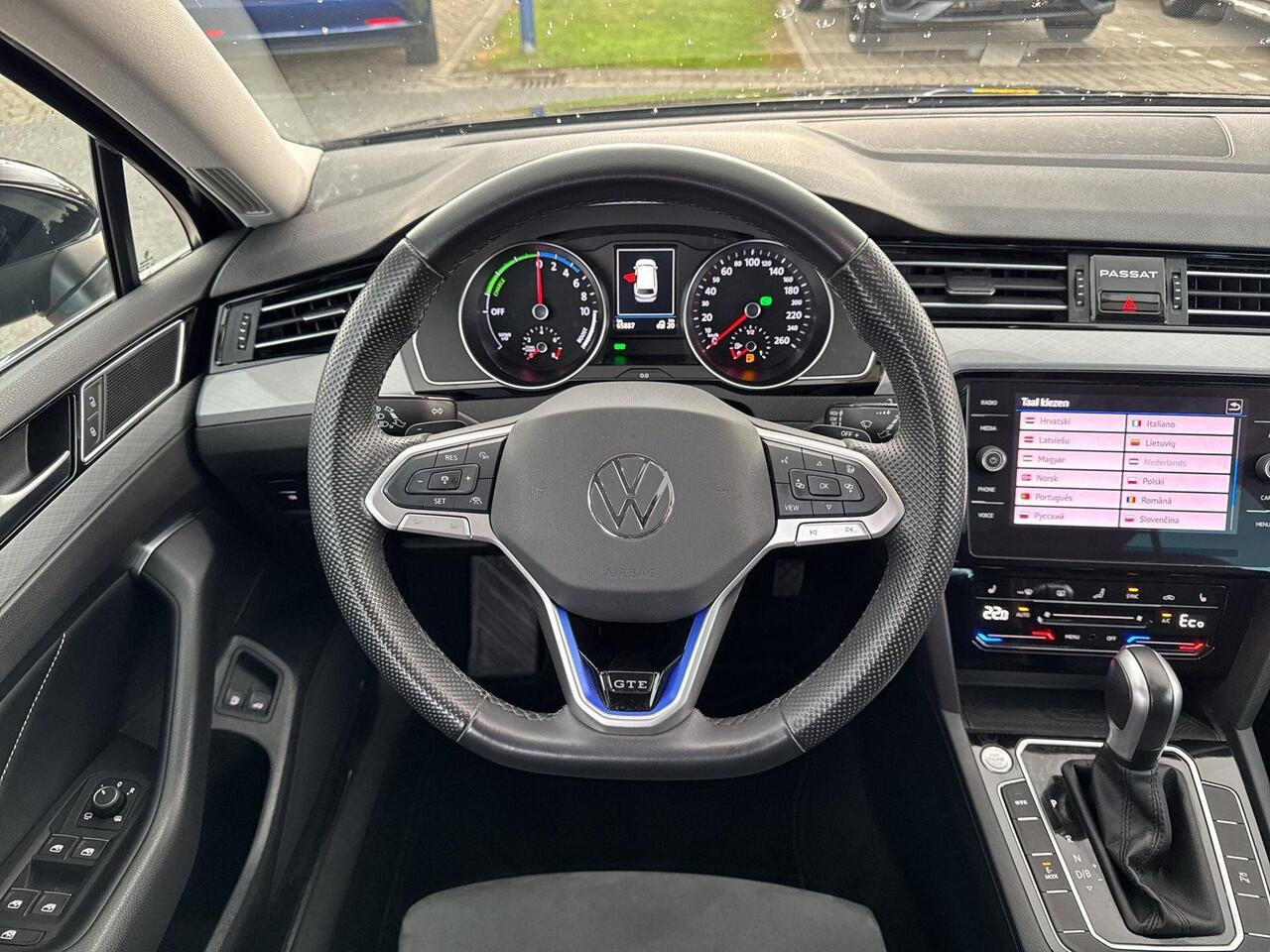 Volkswagen PASSAT Variant 1.4 TSI PHEV GTE Business | 218 pk | Pano Dak | Trekhaak | IQ Light |