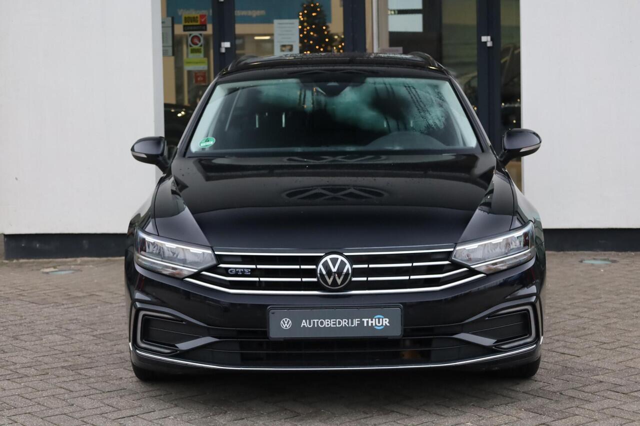 Volkswagen PASSAT 1.4 TSI PHEV GTE Business wegklapbare trekhaak achteruitrijcamera navigatie stoelverwarming ergo stoel draadloos carplay en laden 3 zone climatronic parkeersensoren led verlichting 220 volt aansluiting