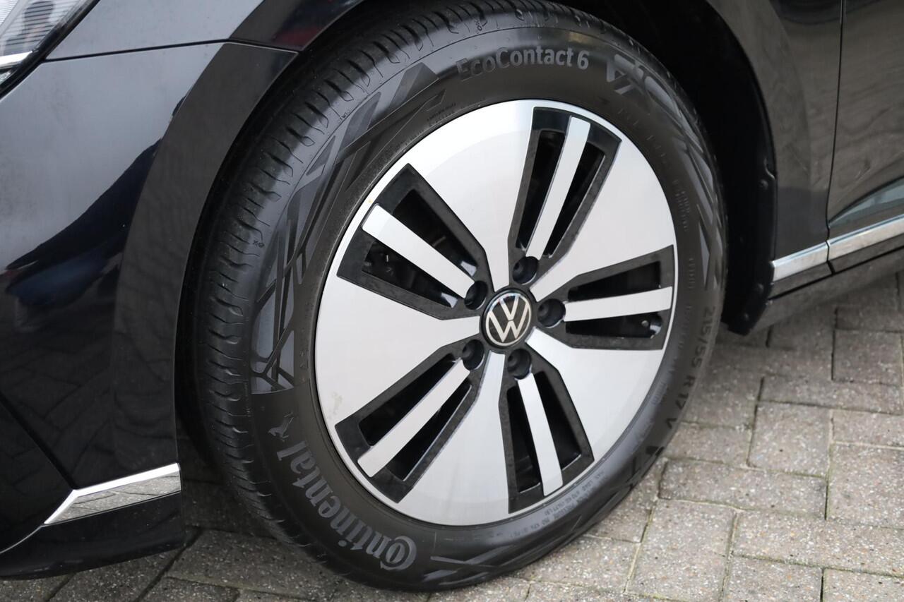 Volkswagen PASSAT 1.4 TSI PHEV GTE Business wegklapbare trekhaak achteruitrijcamera navigatie stoelverwarming ergo stoel draadloos carplay en laden 3 zone climatronic parkeersensoren led verlichting 220 volt aansluiting