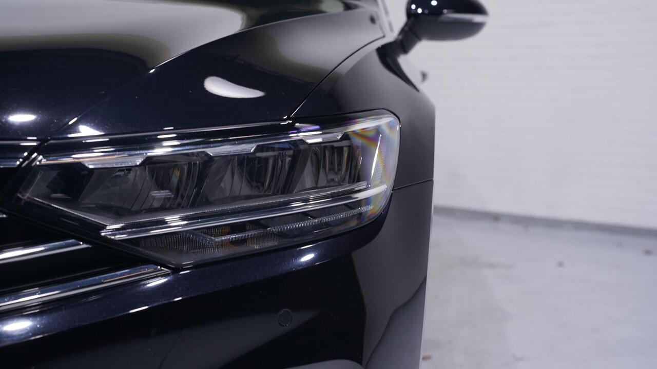 Volkswagen PASSAT Variant 1.5 TSI Business Wegklapbare trekhaak Navi Camera Apple Carplay Voorruitverwarming Virtual cockpit NAP Led koplampen Rijklaar!